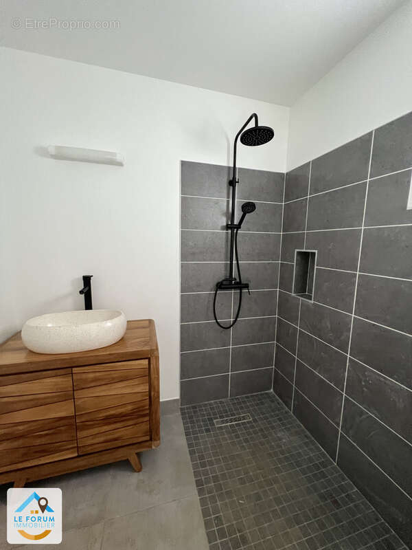 Saint pierre 97410 - villa moderne et agreable à vivre - beaux volumes - quartier prise - photo 11