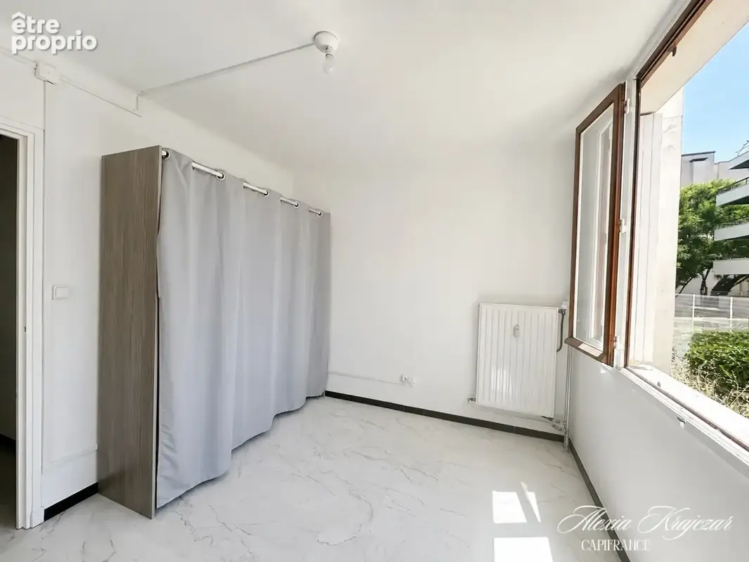 A VENDRE - Appartement T3 en résidence - 54m², 2 chambres - Loggia - Place de parking privative - Cave - BEZIERS, quartier le Ca - photo 8