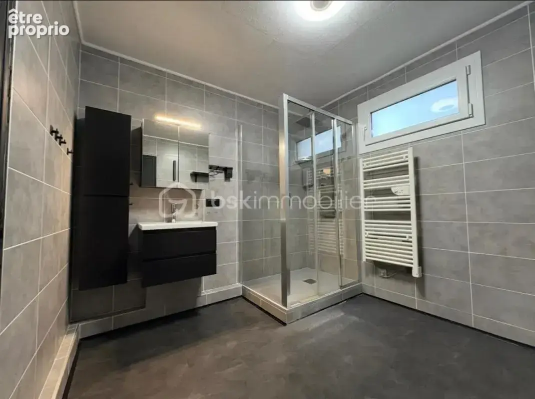 Appartement de type T4 transformé en T3 de 95 m2- Résidence sécurisée avec parc - photo 13