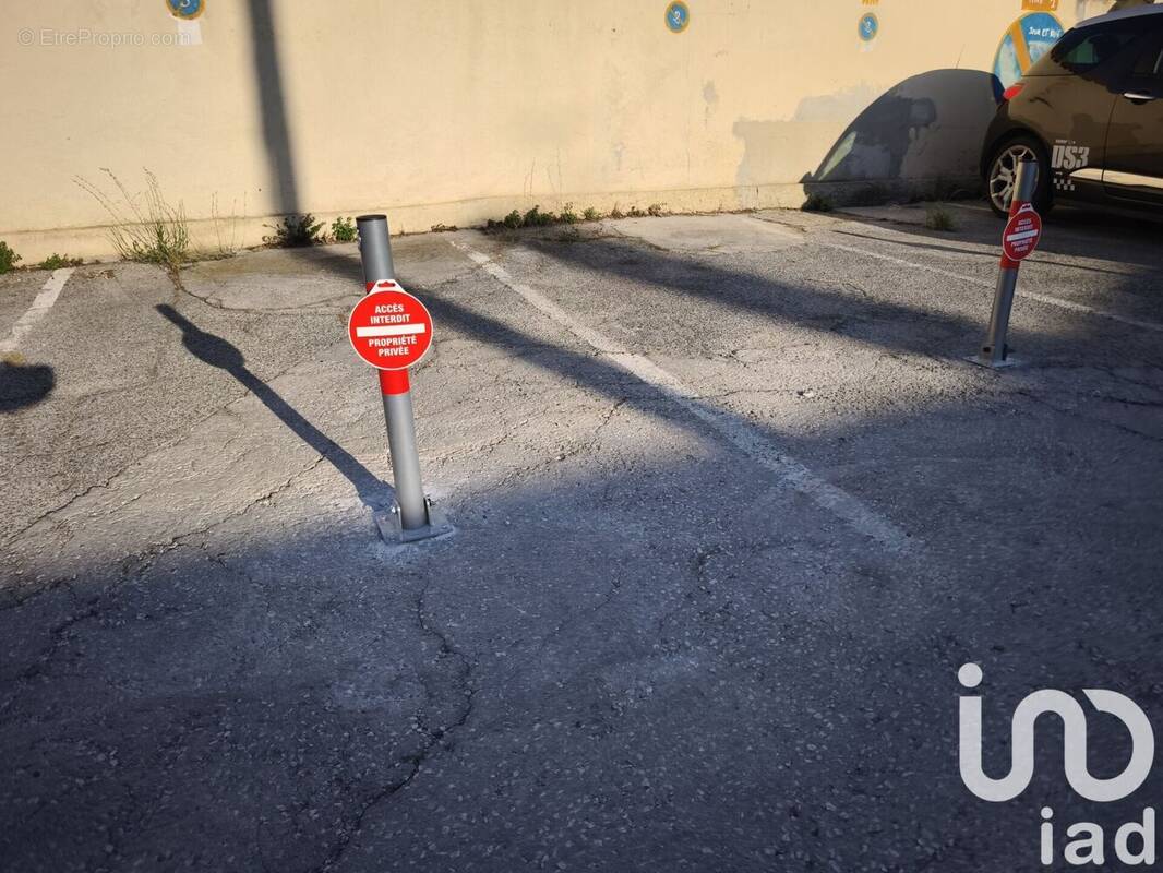 Photo 1 - Parking à SIX-FOURS-LES-PLAGES