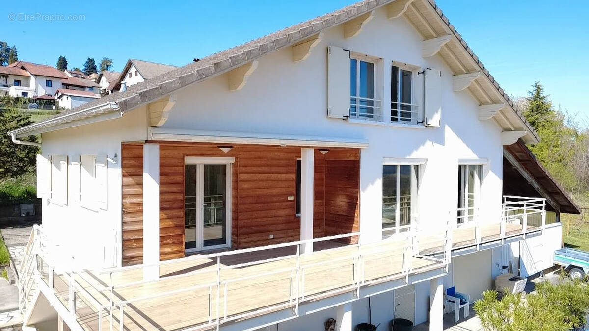 Maison à CHALLEX
