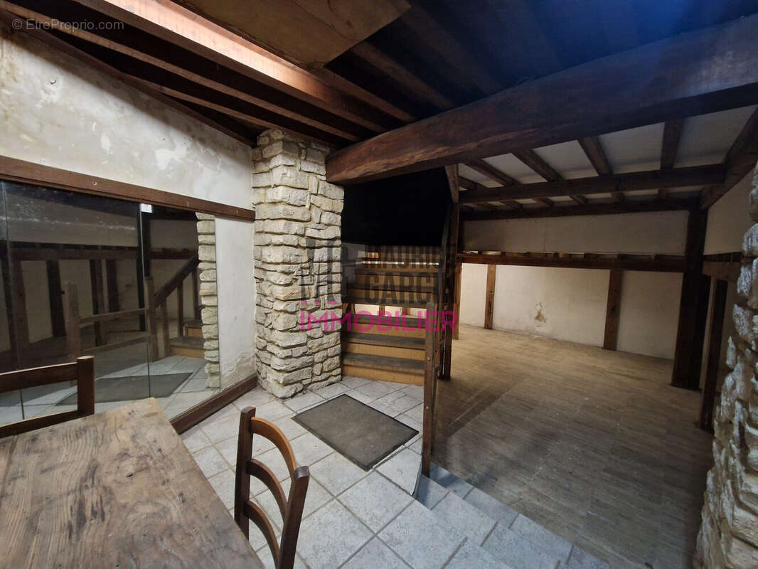 Maison à FONTAINE-DE-VAUCLUSE