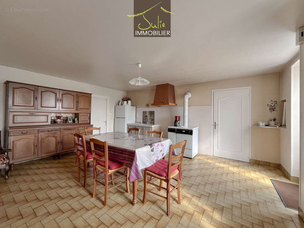 Maison à LA CHAPELLE-SAINT-LAURENT