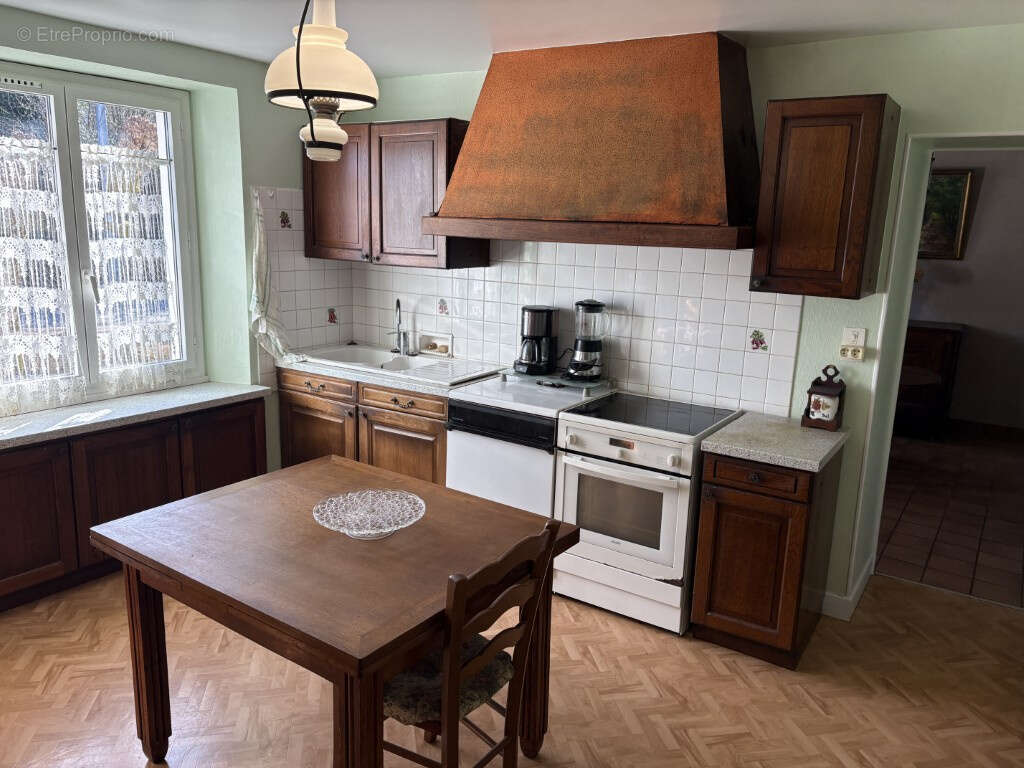 Maison à ARNAC-POMPADOUR