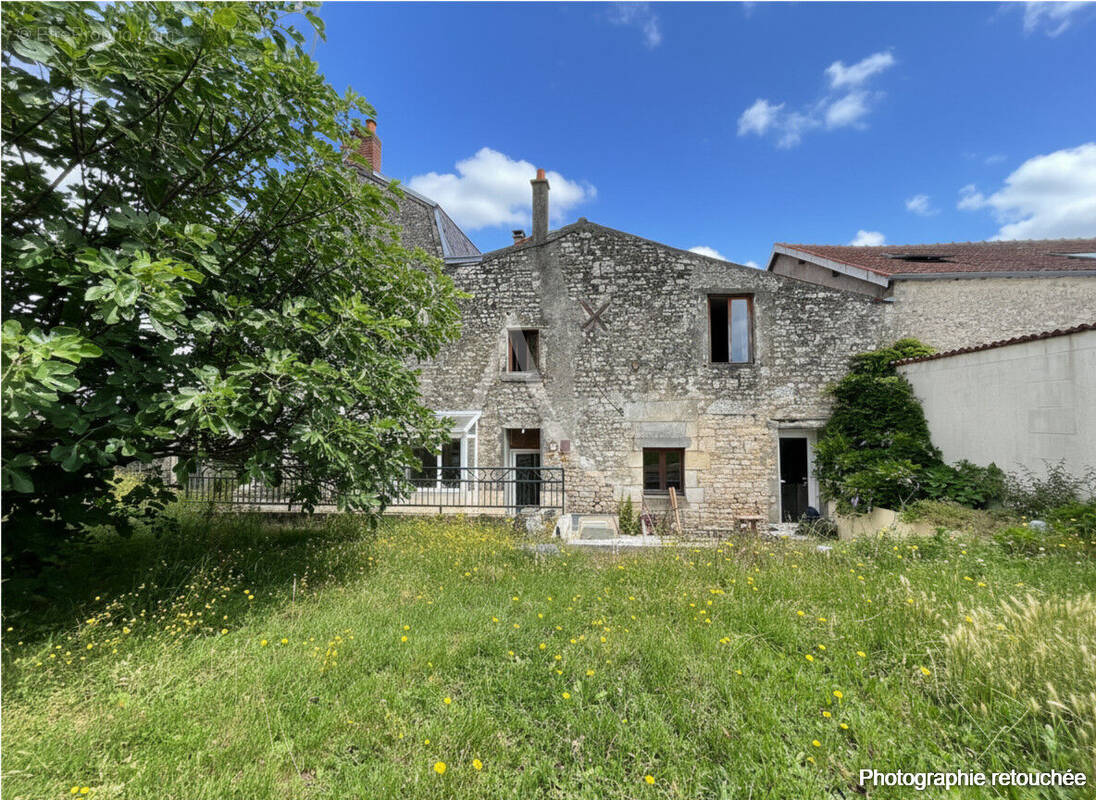 Maison à FONTENAY-LE-COMTE