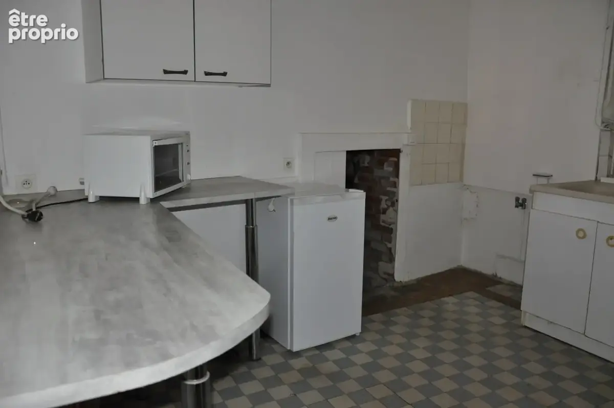 Immeuble de caractère en centre-ville, avec local commercial, duplex et appartement loué - photo 4