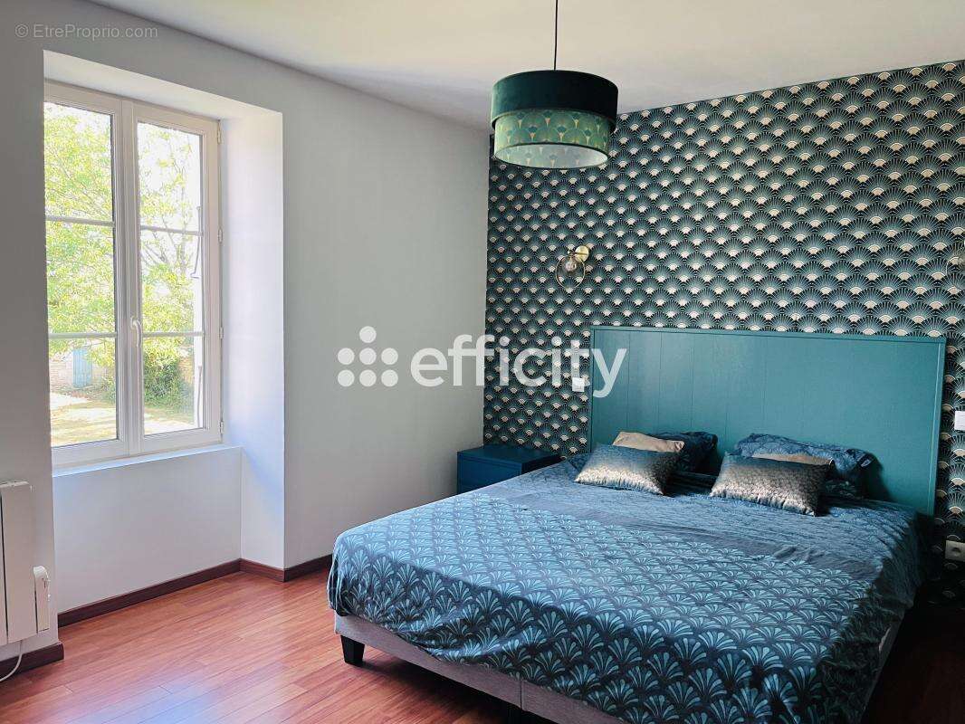 Maison 180 m² à Saint-Symphorien  - photo 6