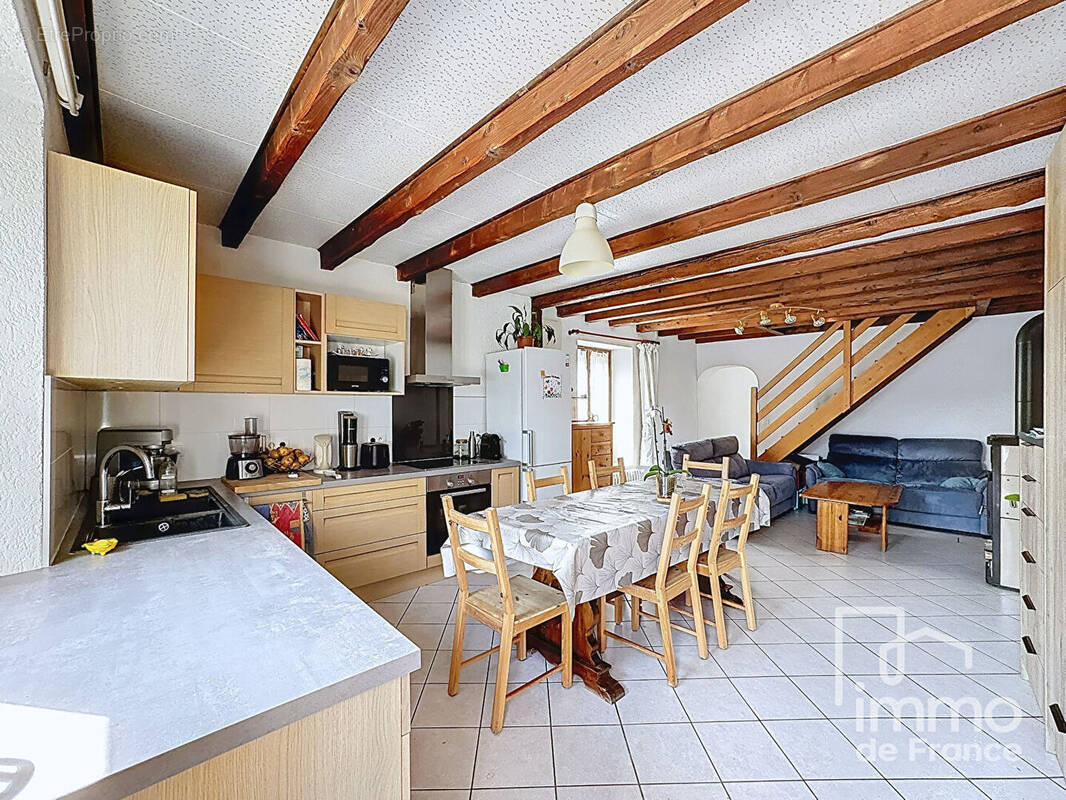 Maison à BELLEGARDE-SUR-VALSERINE