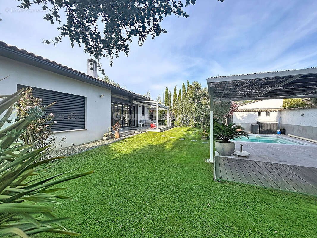 Villa contemporaine de 168 m²  3 chambres  60 m² d'espace de viePrestations haut de gamme  Piscine - photo 17