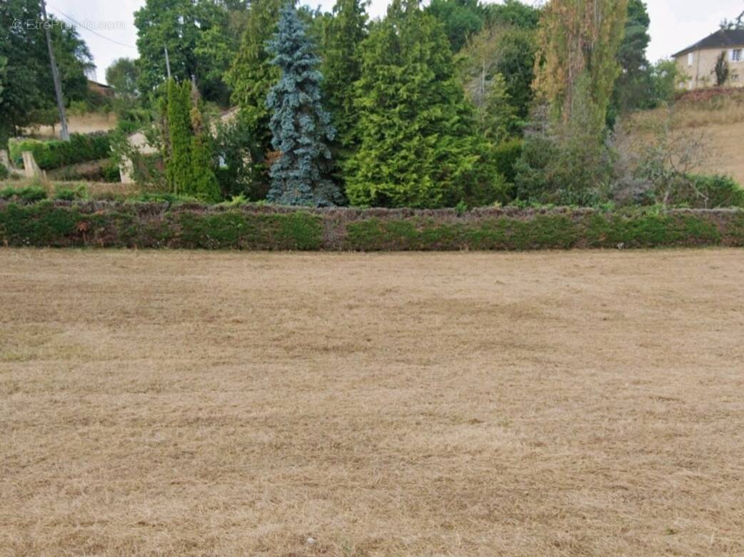 Terrain à SARLAT-LA-CANEDA
