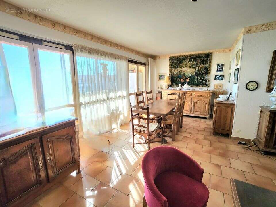 T5 DUPLEX /TERRASSE / COEUR DE PLAN DE CUQUES