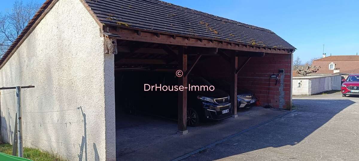 Maison à COURS-DE-PILE