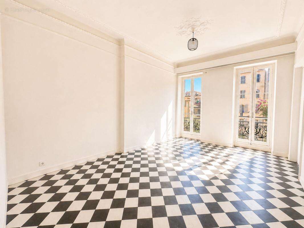 Appartement à MARSEILLE-1E