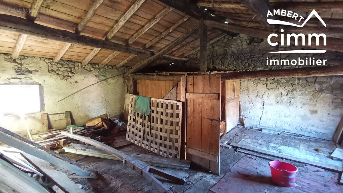 Maison à SAINT-GERVAIS-SOUS-MEYMONT