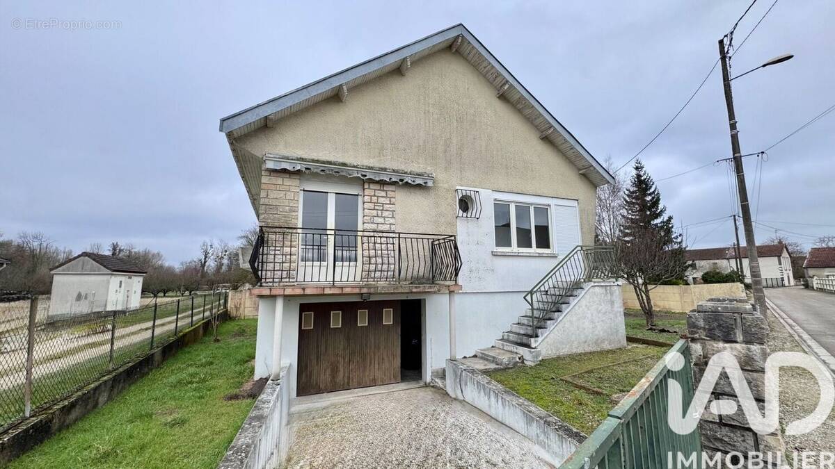 Photo 1 - Maison à MAIZIERES-LA-GRANDE-PAROISSE
