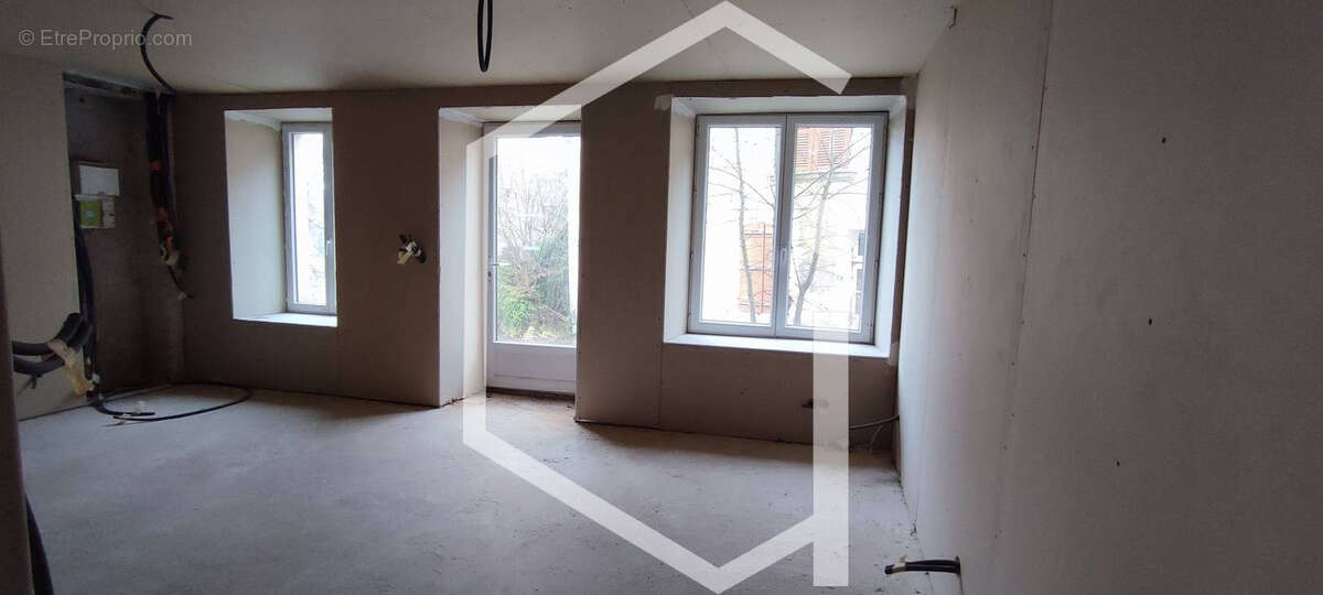 Maison à SURY-EN-VAUX