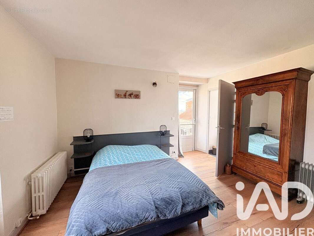 Maison 300 m² à Saint-Illide  - photo 6