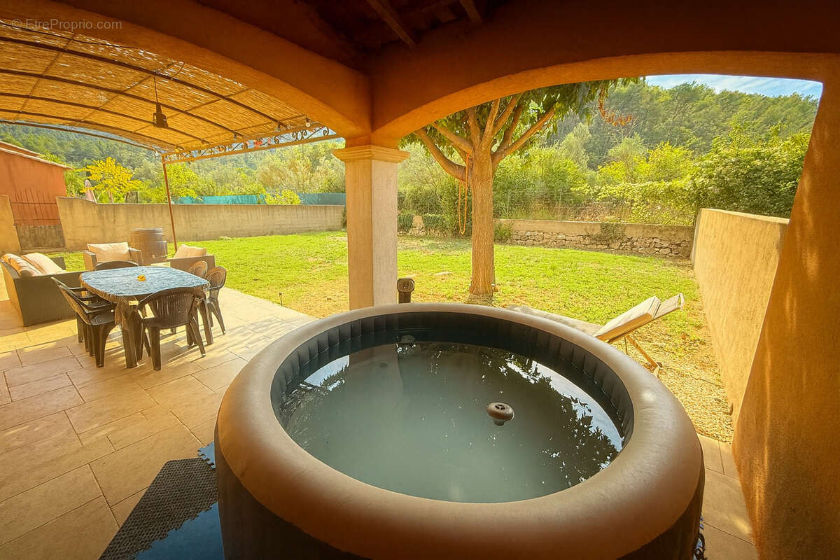 Maison à SOLLIES-TOUCAS