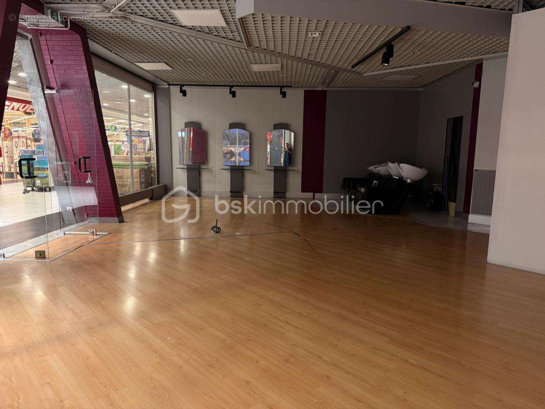 Local commercial de 90m² - photo 4