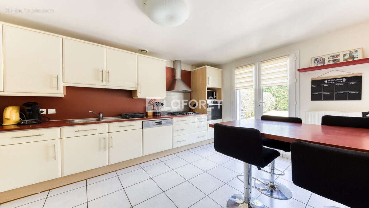 Maison à vendre à Roissy En Brie 8 pièce(s) 137 m2 - photo 5