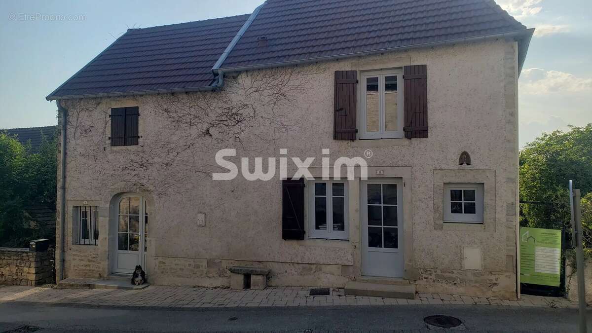 Maison à ROCHEFORT-SUR-NENON