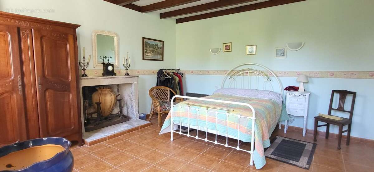 Maison 185 m² à Saint-Georges-De-Longuepierre  - photo 9