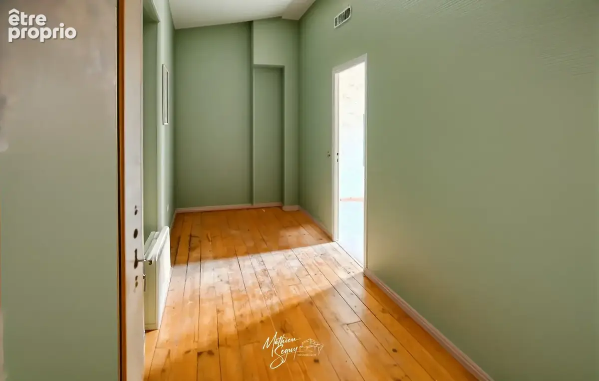 SAINT GENIS LAVAL - Maison de village avec courette - photo 18