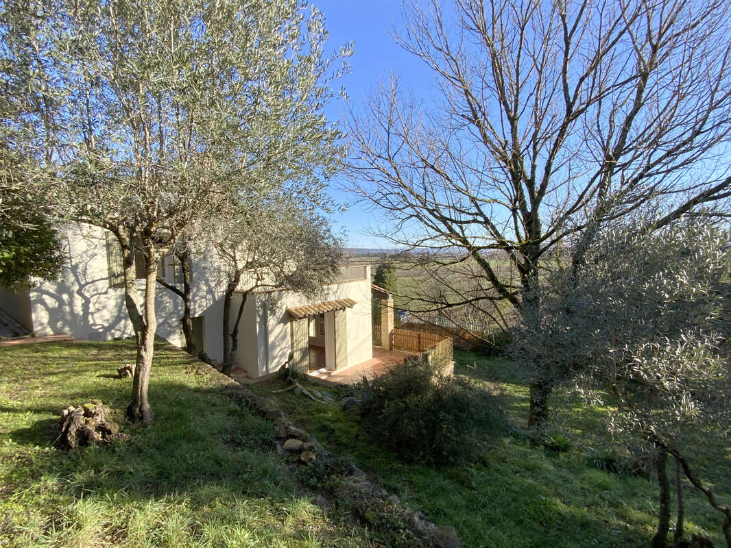 Charmante villa avec vue et terrain arboré. - photo 5