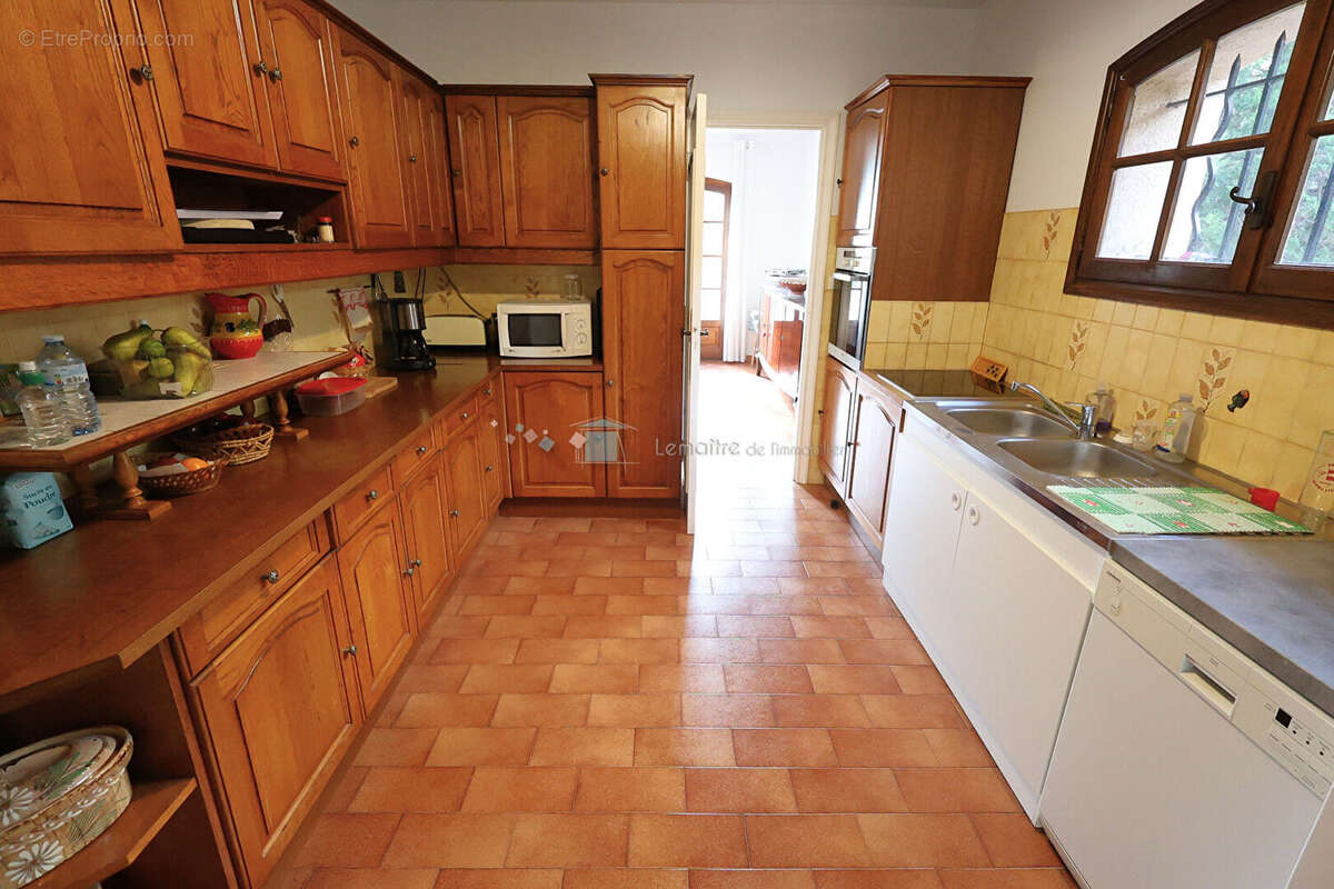 Maison de 176 m² avec piscine et terrain de 2509 m² - photo 13