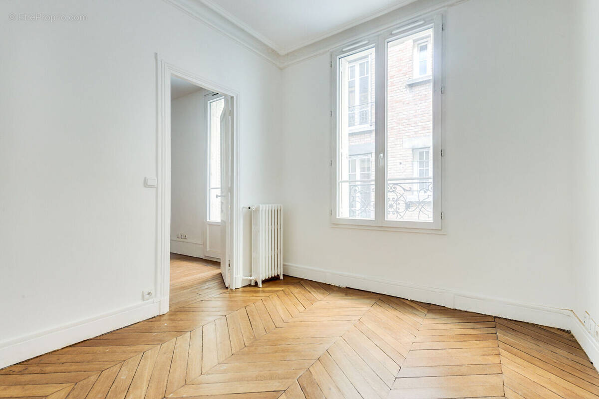 Appartement à PARIS-14E