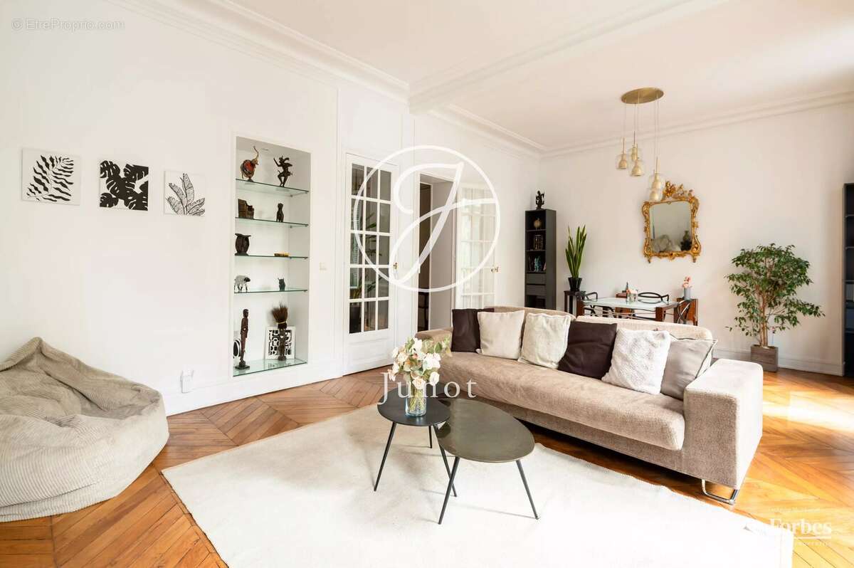 Appartement à PARIS-7E