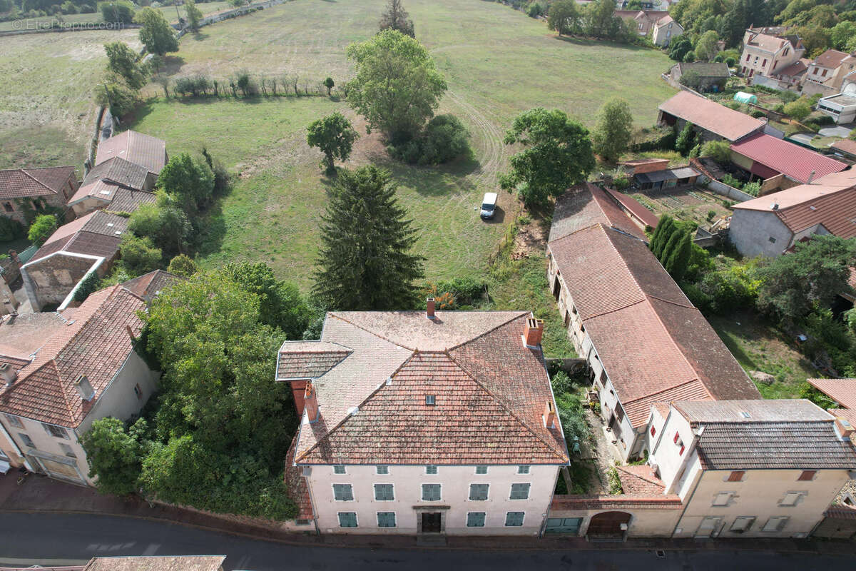 Maison à PAULHAGUET