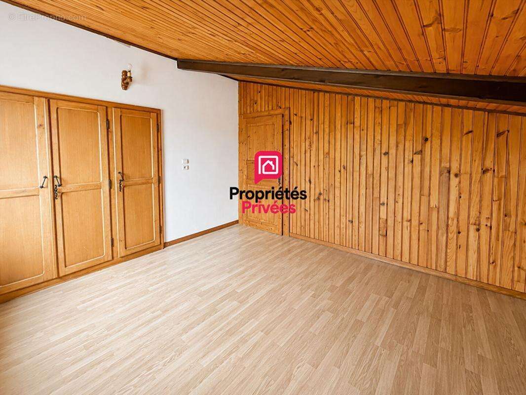 Maison 185m² - 3 chambres - jardin et grange attenante - photo 12