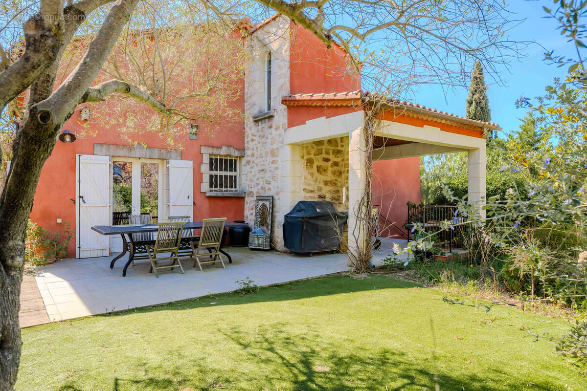 Maison à CARQUEIRANNE
