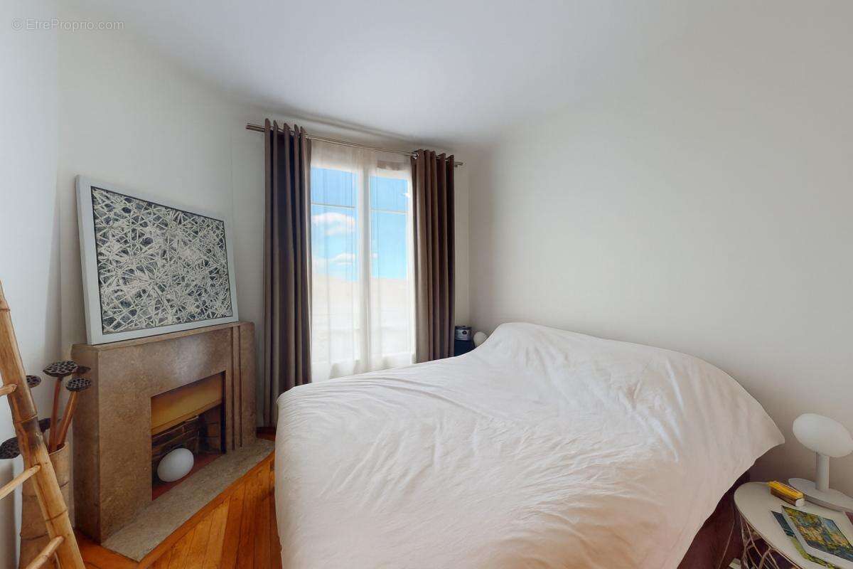 Appartement à COURBEVOIE