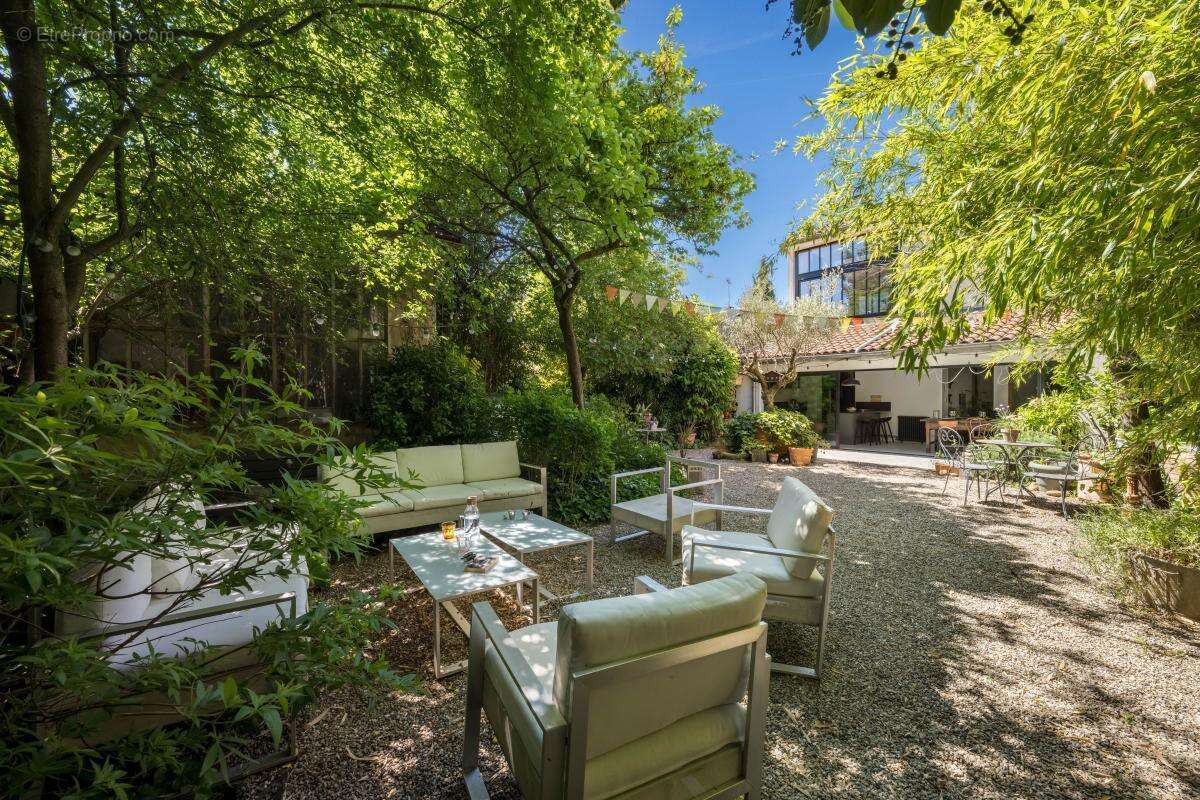 Magnifique maison rénovée avec dépendance au Coeur de Montchat - Coup de coeur assuré ! - photo 2