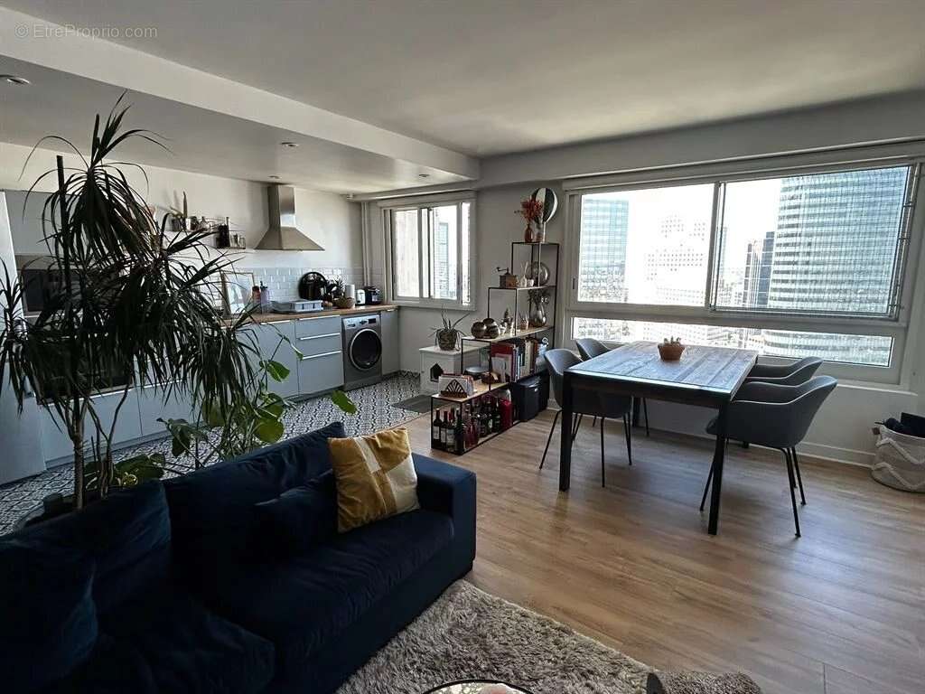 Appartement à COURBEVOIE
