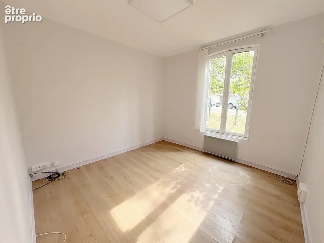 Ancien bâtiment communal à réhabiliter en maison ou plusieurs appartements ! - photo 4