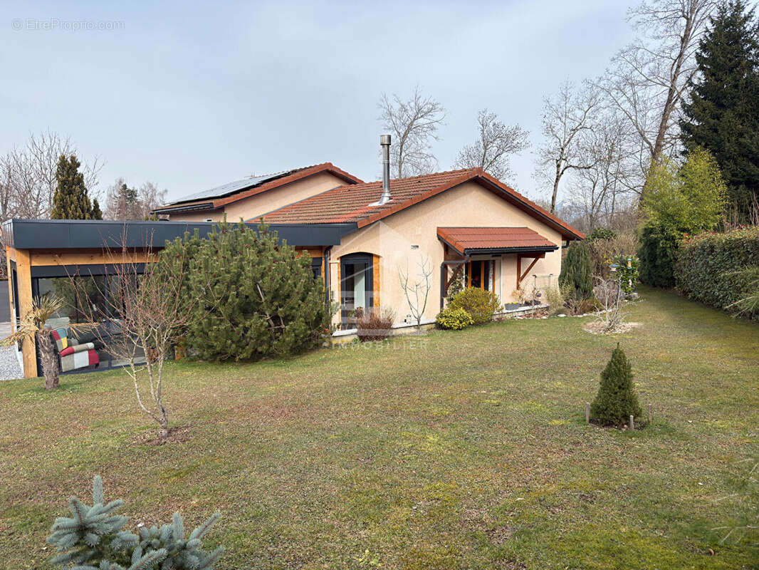 Maison à LA ROCHE-SUR-FORON