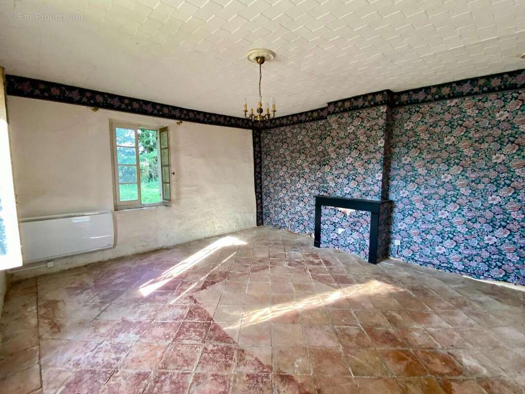   - Maison à NEGREPELISSE