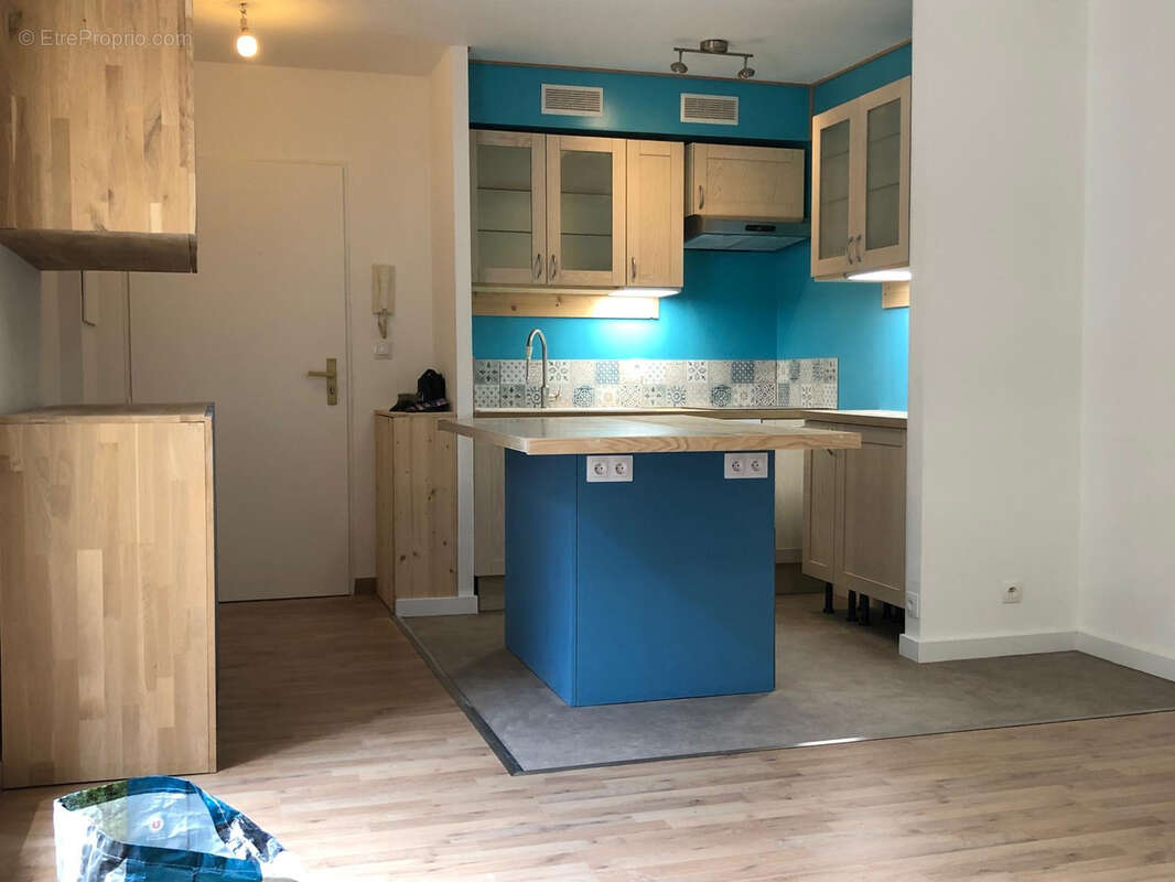 Laissez-vous séduire par ce superbe appartement entièrement rénové, où lumière, confort et qualité de vie se r - photo 7
