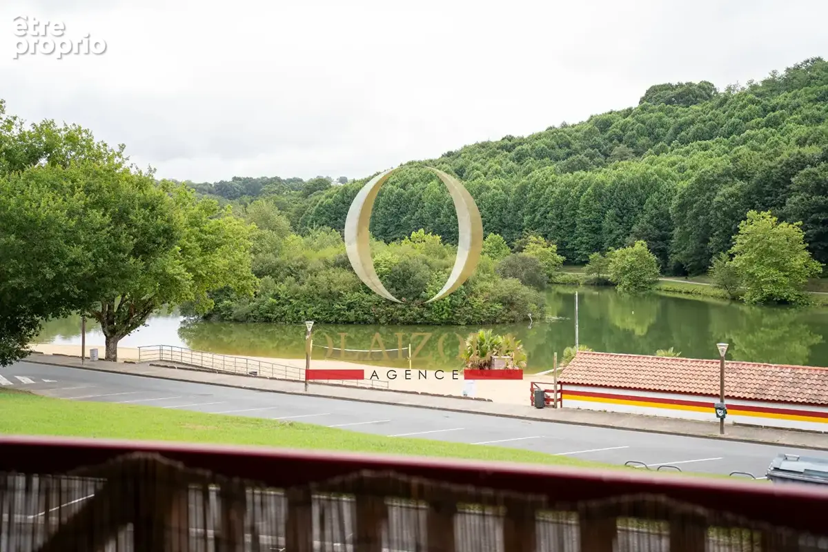 SAINT-PÉE-SUR-NIVELLE - Appartement avec terrasse et vue Lac. - photo 6