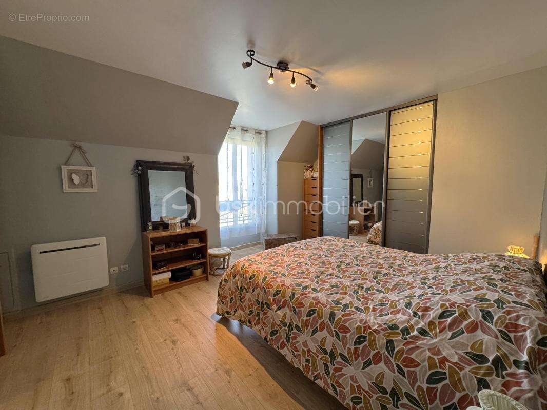 Maison à FONTENAY-LE-VICOMTE