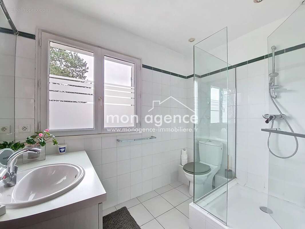 Maison à FRANQUEVILLE-SAINT-PIERRE