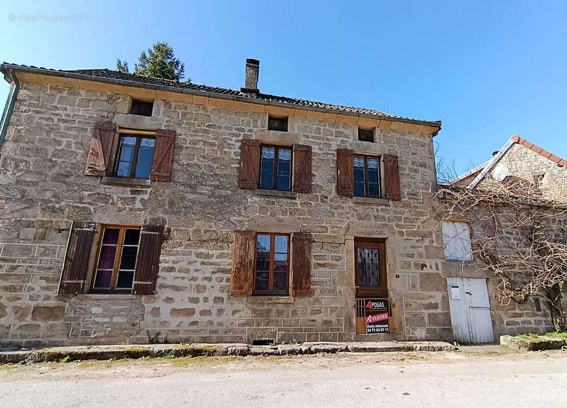 Maison à SAINT-YRIEIX-LA-MONTAGNE