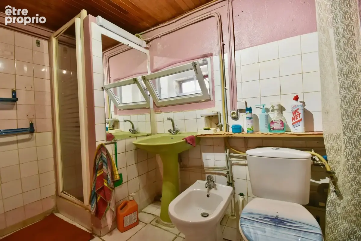 Un véritable petit fief en pierre, à l’abri des regards, offrant un cadre rare et un beau potentiel d’aménagement - photo 14