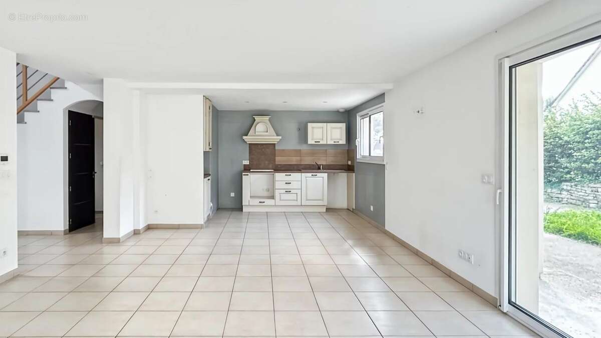 Maison à POUILLEY-LES-VIGNES