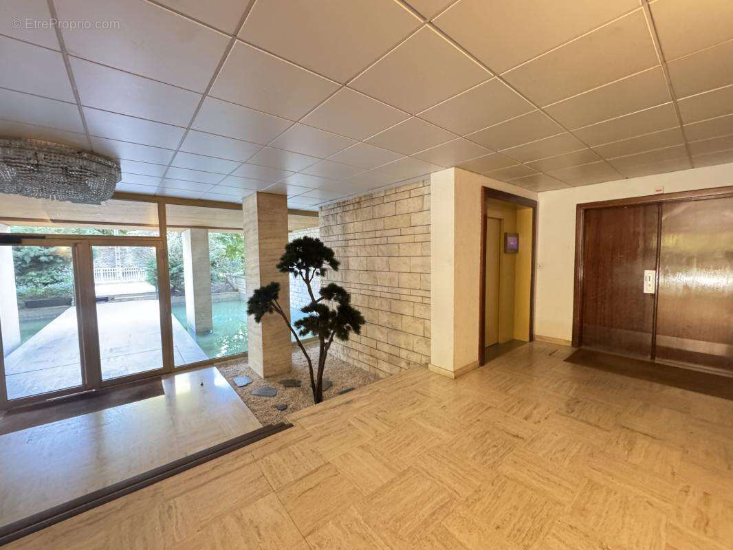 Angers place du lycee - t4 dans residence de standing - photo 13