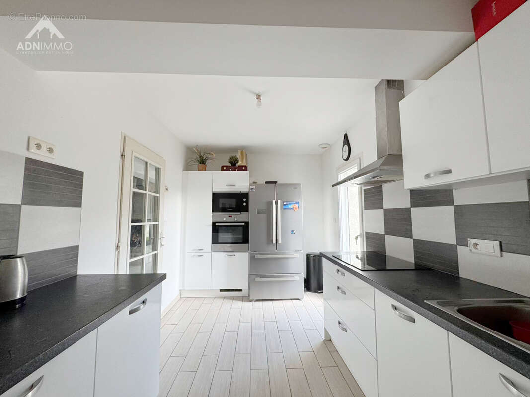 Maison à SAINT-GENIS-POUILLY