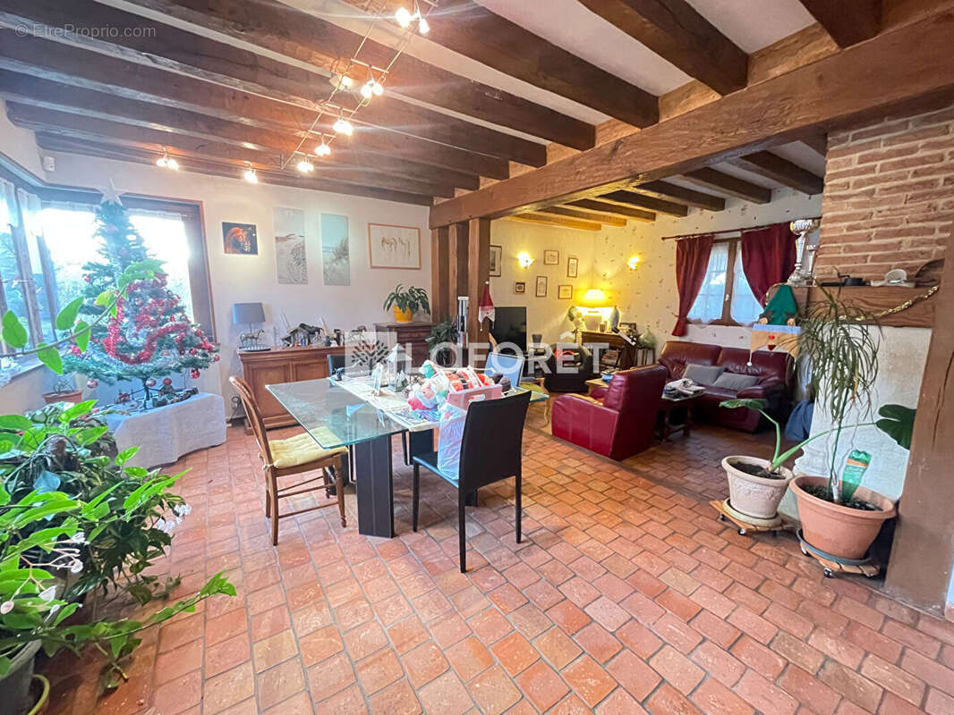 Maison à MOUSSEAUX-SUR-SEINE